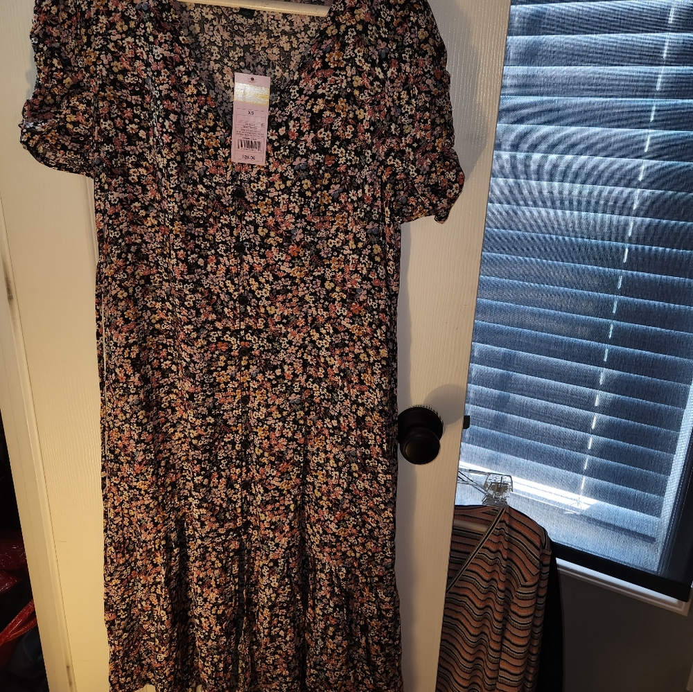 Short sleeve flowery dress wild fable